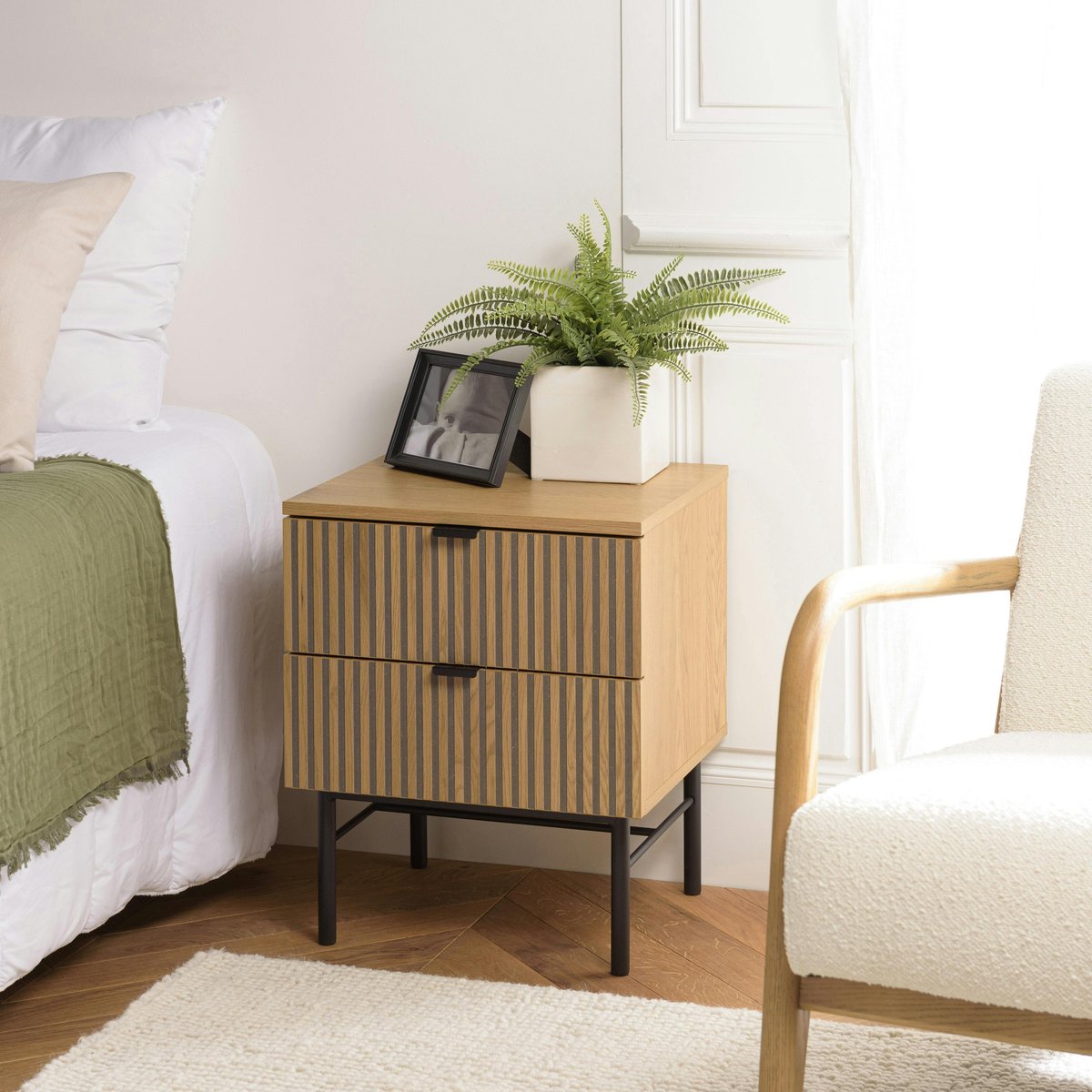 Chevet 2 tiroirs décor effet bois rainuré noir et naturel OLETTA bois naturel, PIER IMPORT