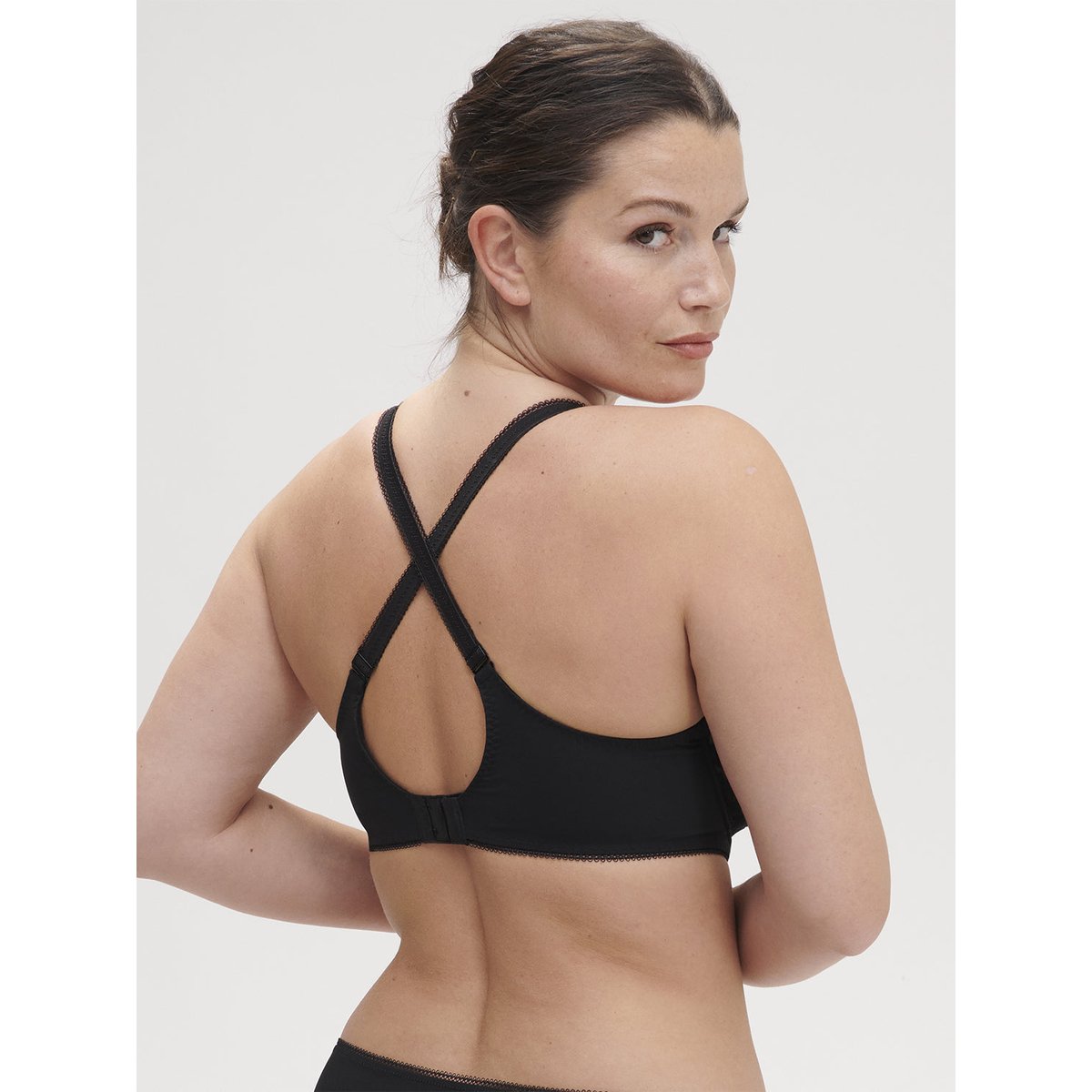 Soutien-gorge avec armatures emboitant, AMAZONE noir, SIMONE PERELE