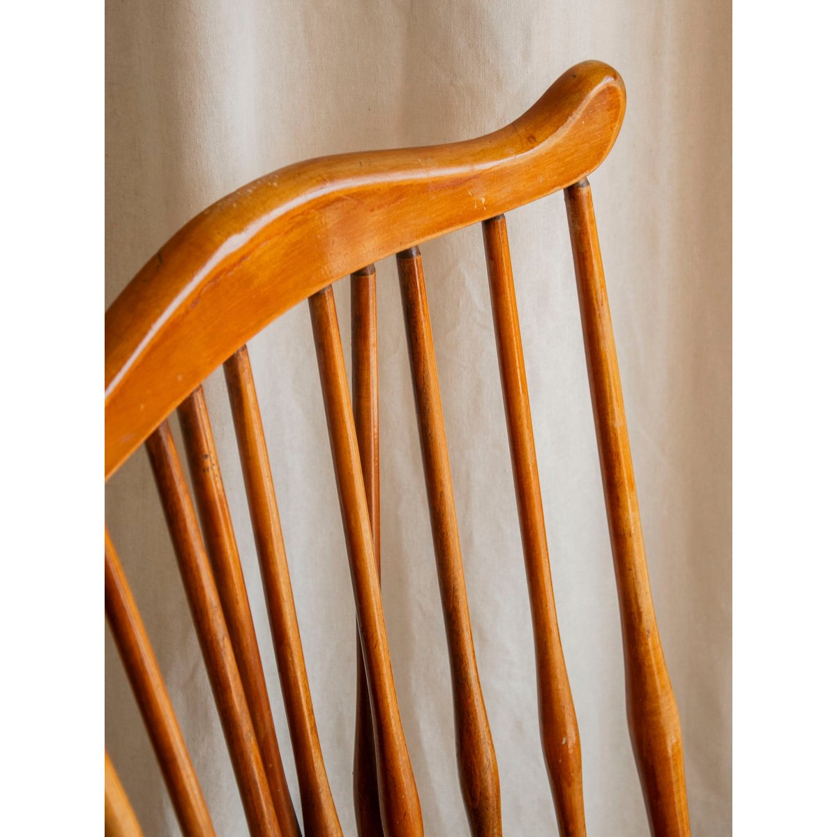 Paire de chaises au style western Claude N°1450 - Bon état bois clair, DEBONGOUT