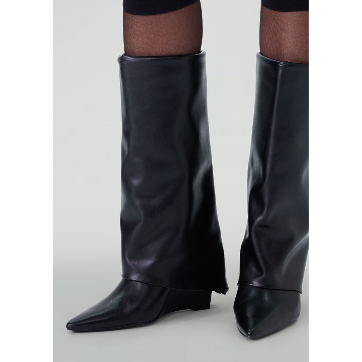 Bottes hautes à talon compensée en cuir à rabat noir, SACHA