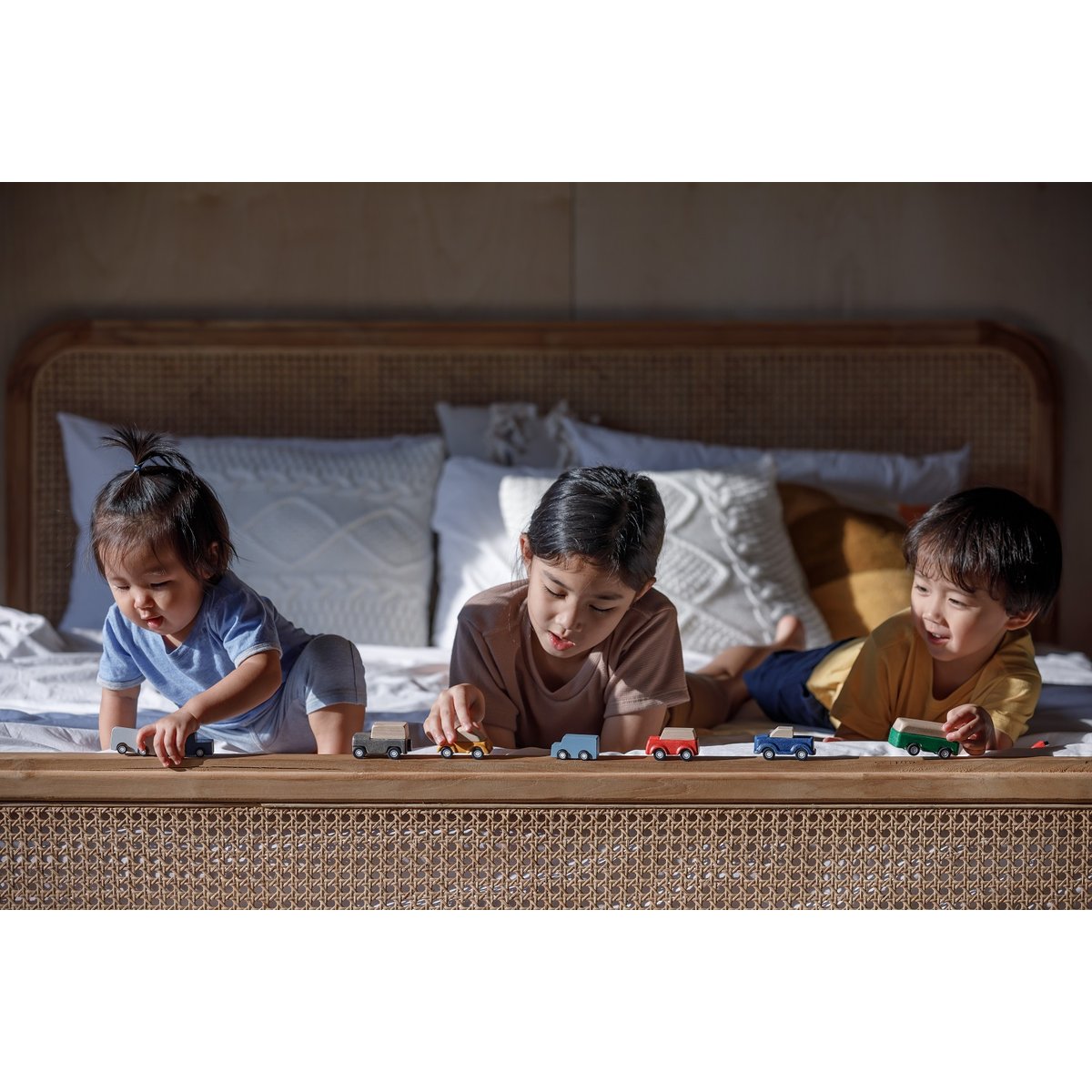 Set de 5 petits véhicules beige, PLAN TOYS
