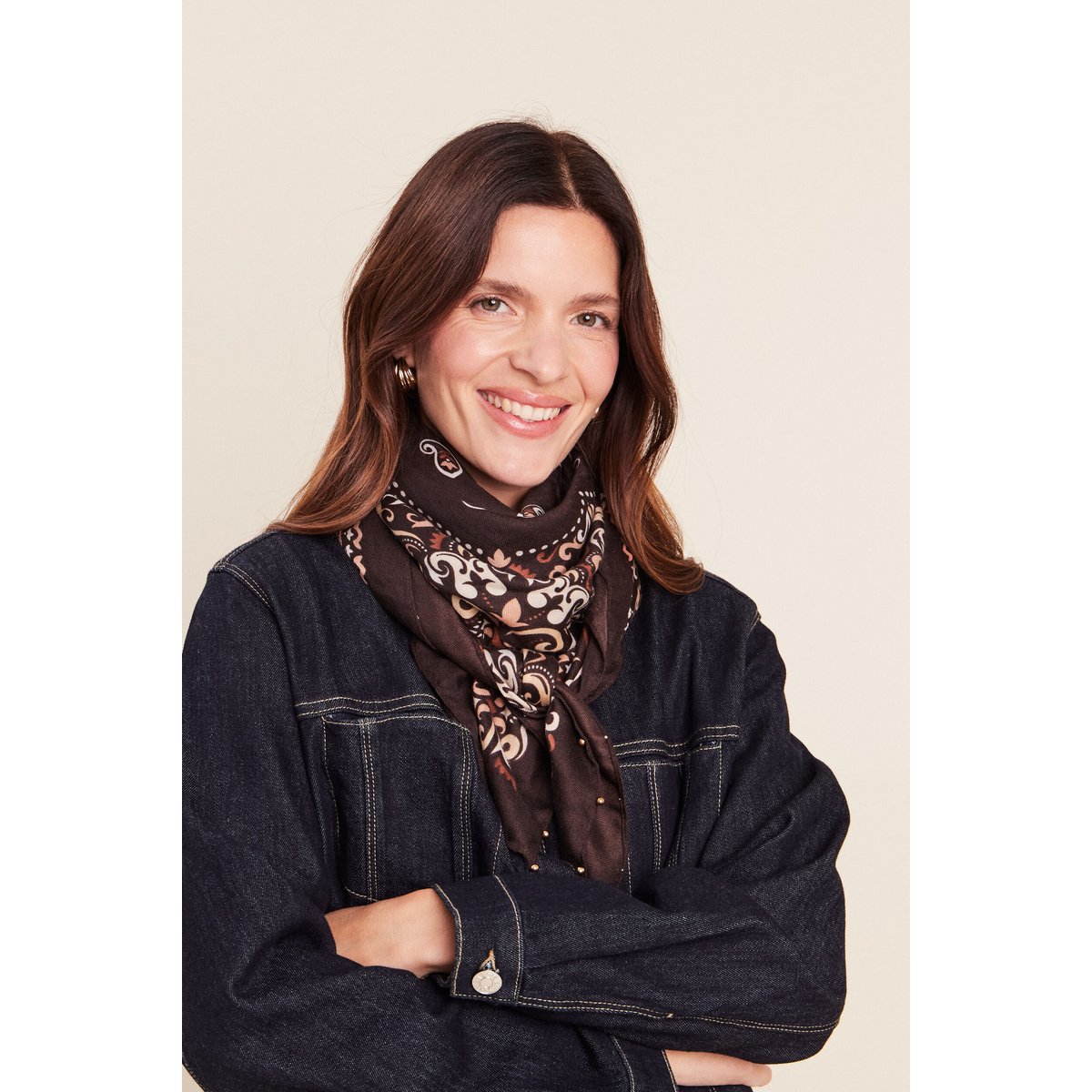 Foulard gris, BREAL