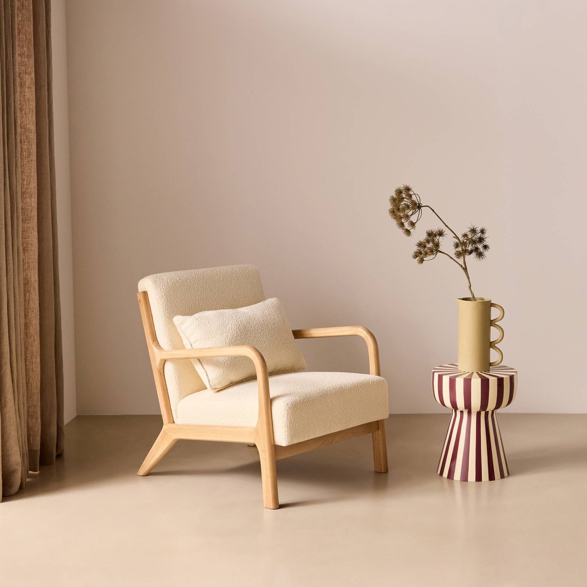 Fauteuil scandinave bois d'hévéa et bouclette texturée LORENS beige, SWEEEK
