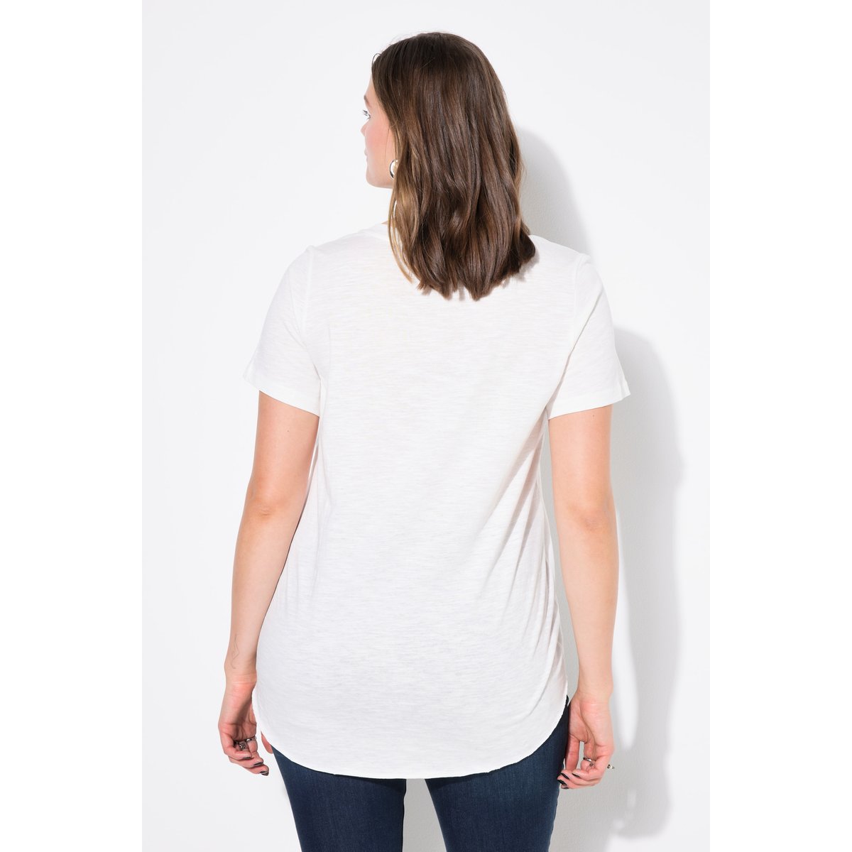 T-shirt à manches courtes et encolure V. blanc cassé, STUDIO UNTOLD