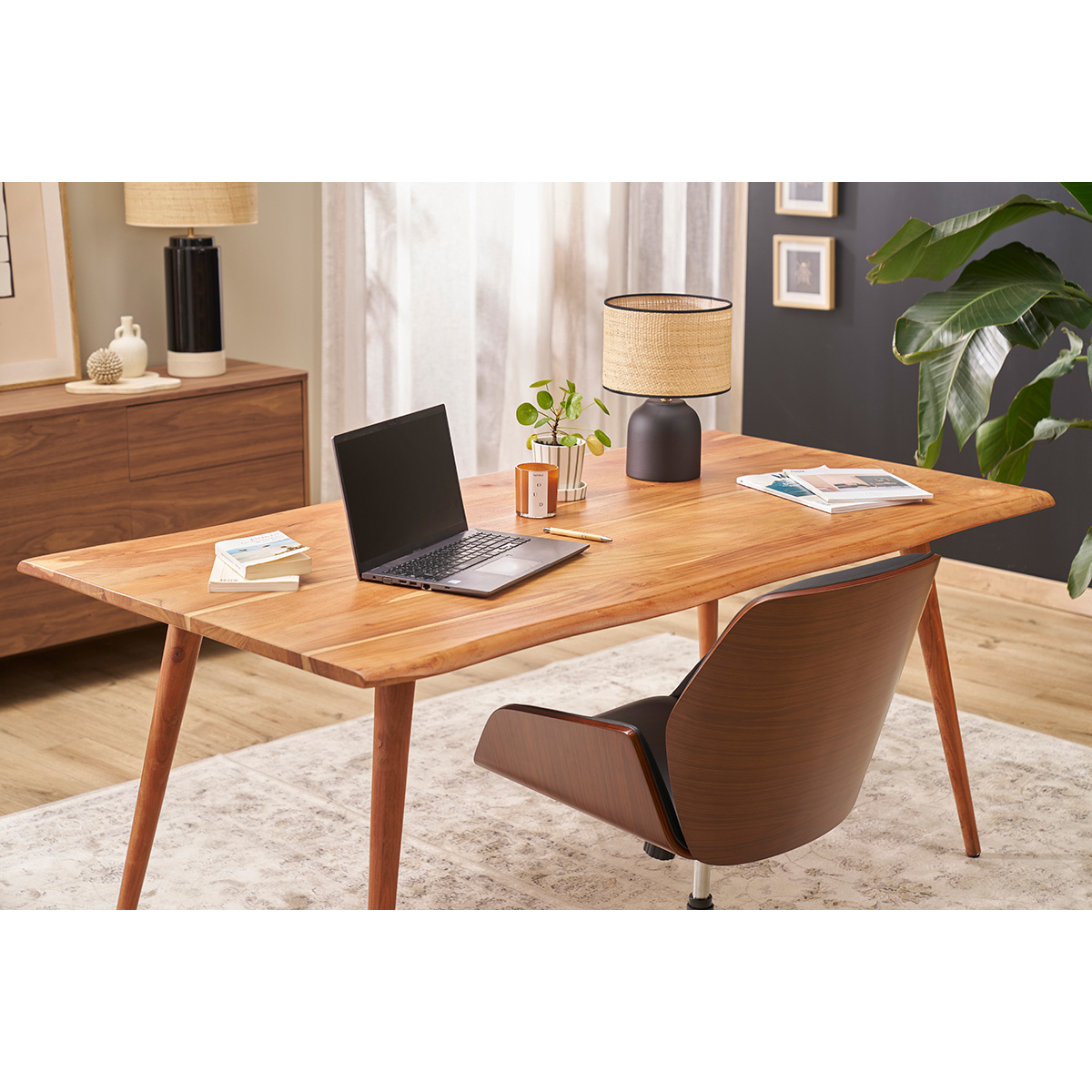 Chaise de bureau design pivotante 360° blanche, bois clair et métal chromé MARLOW noyer / noir, MILIBOO