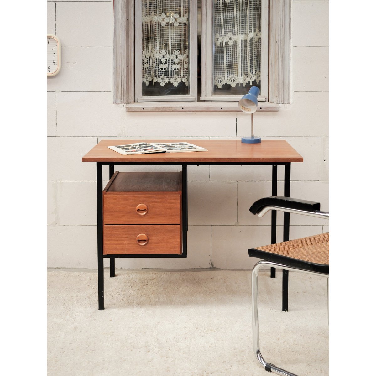 Bureau vintage en bois Yvan N°563 - Bon état bois clair, DEBONGOUT