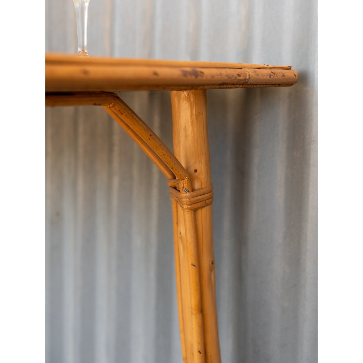Table à manger en rotin et bambou Romy N°1451 - Bon état bois foncé, DEBONGOUT