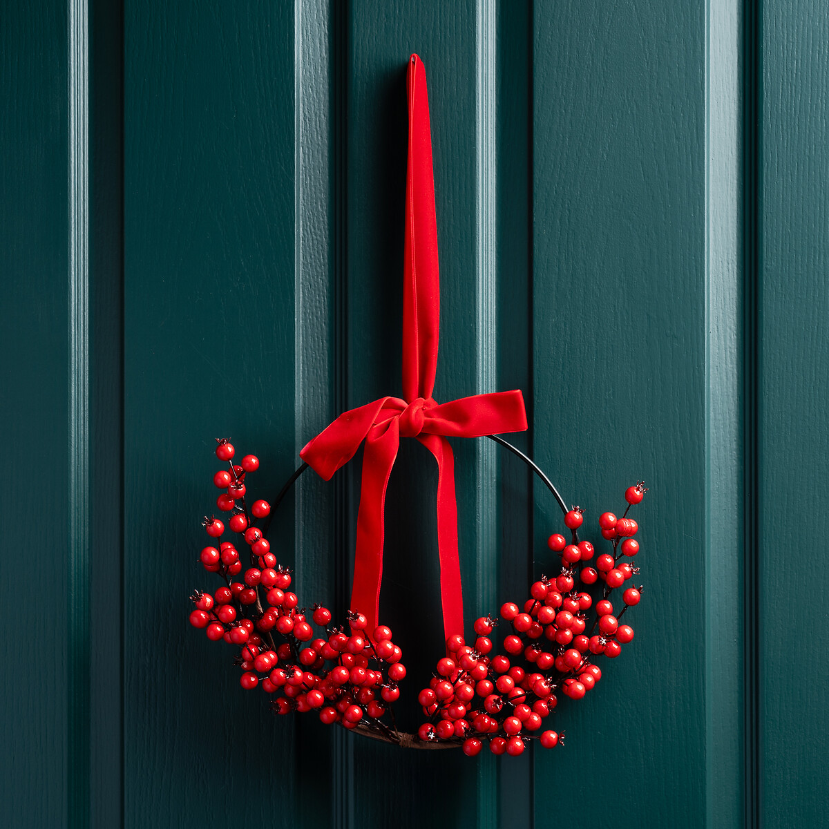 36cm Red Berry Ring Wreath with Velvet Bow red, SO'HOME