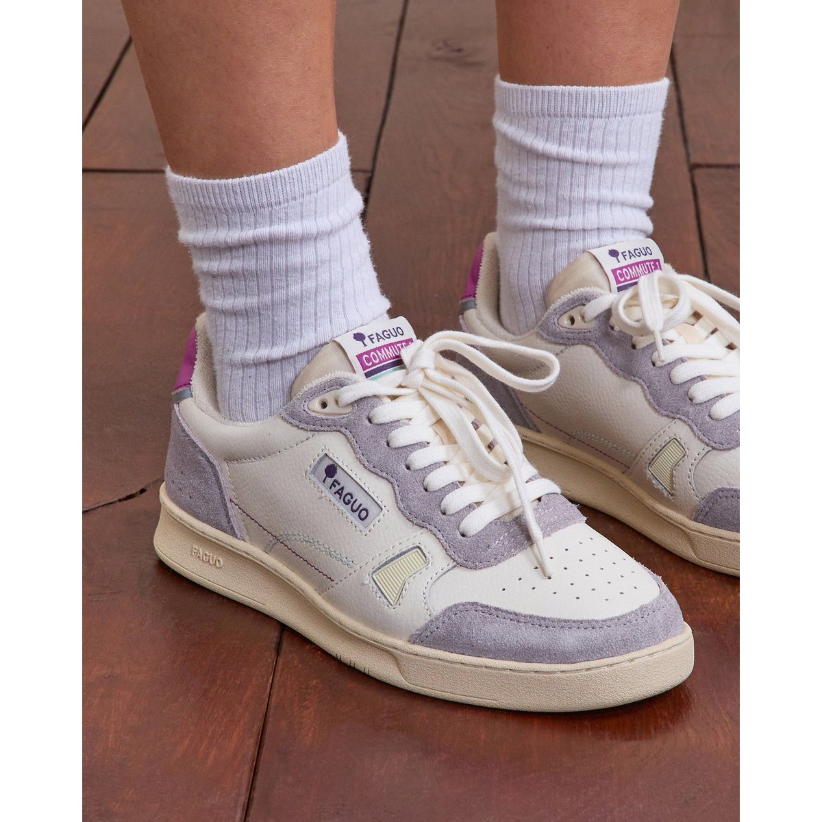 Baskets basses cuir suede COMMUTE 1 blanc et rose grisé, FAGUO