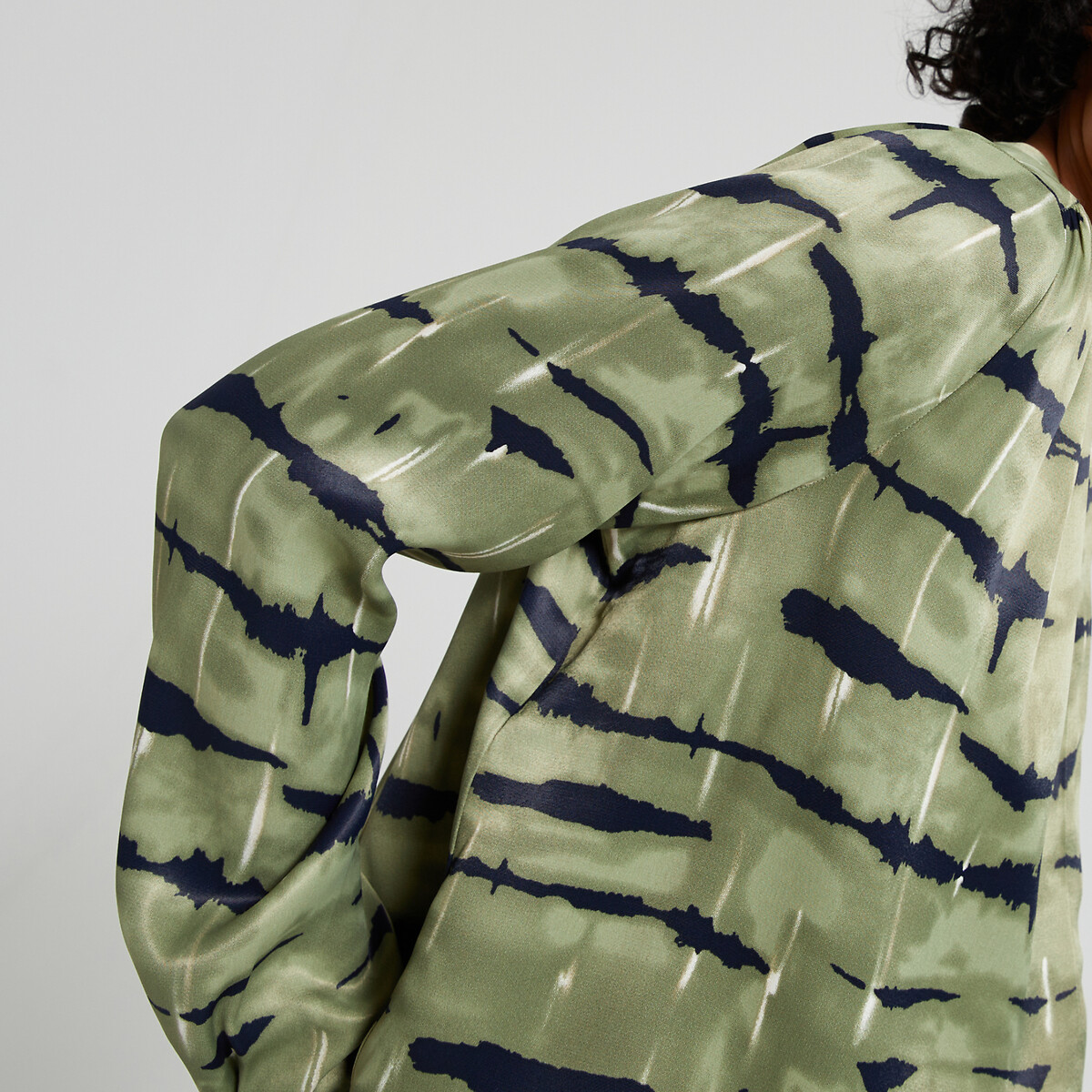 Blouse satinée, imprimé zèbré vert/noir, VILA