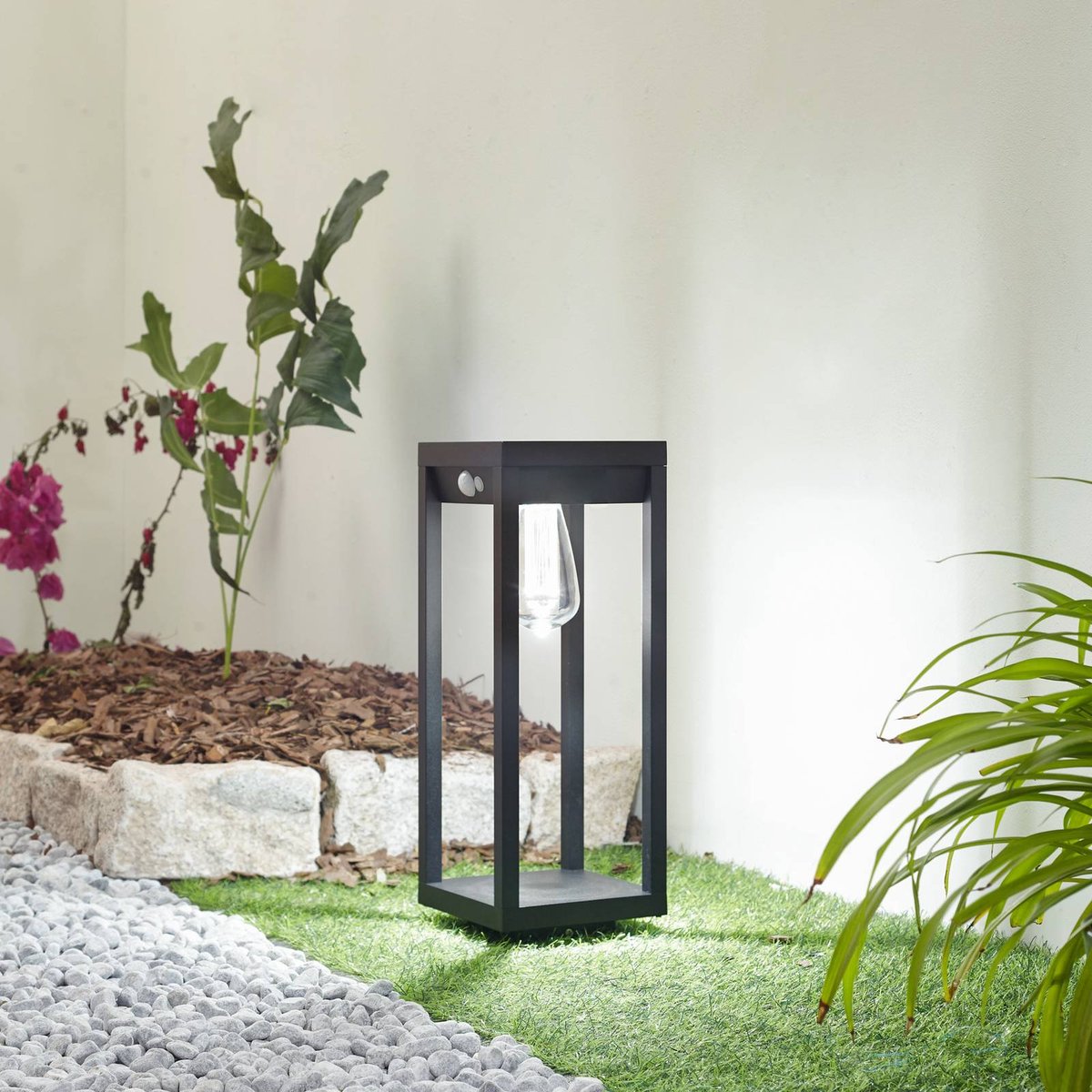 Borne connectée extérieure en aluminiumLED noir, transparent, LINDBY