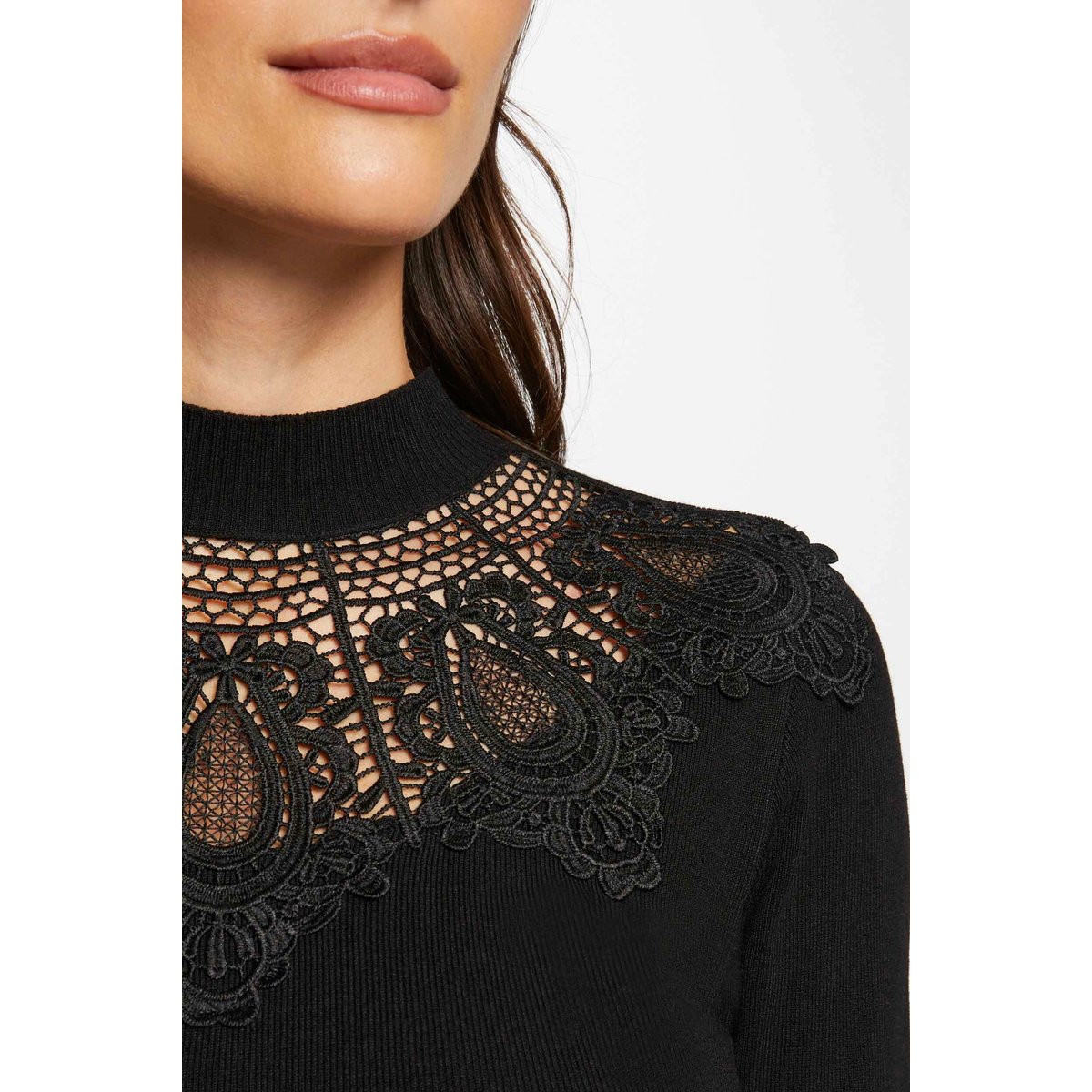 Pull col montant à dentelle noir, MORGAN