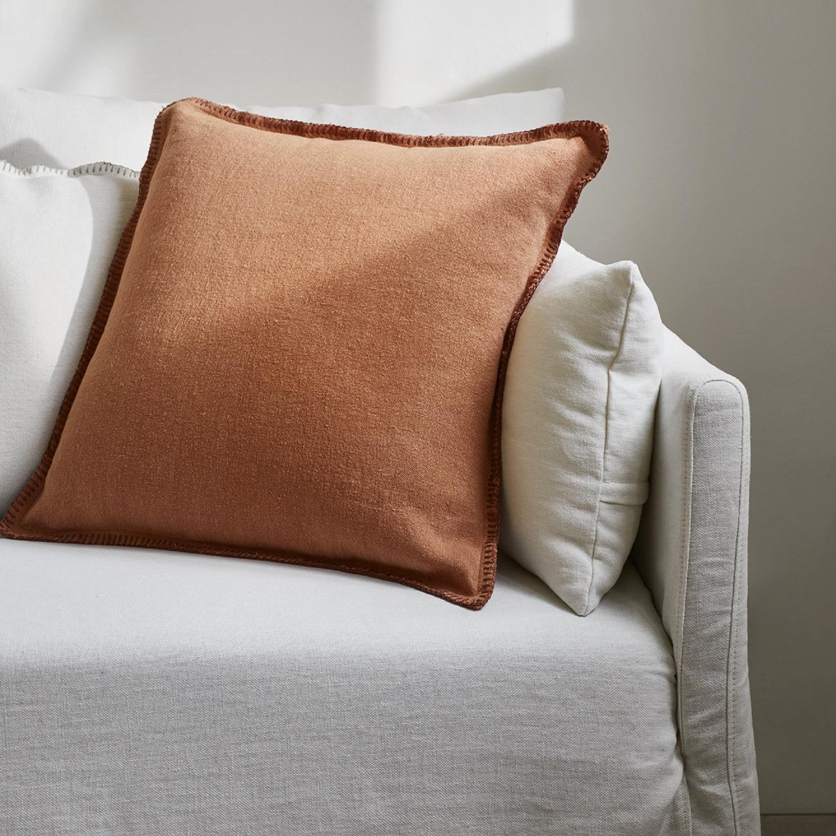 housse de coussin en Lin lavé à finition point de feston NINO argile et feston, MADURA