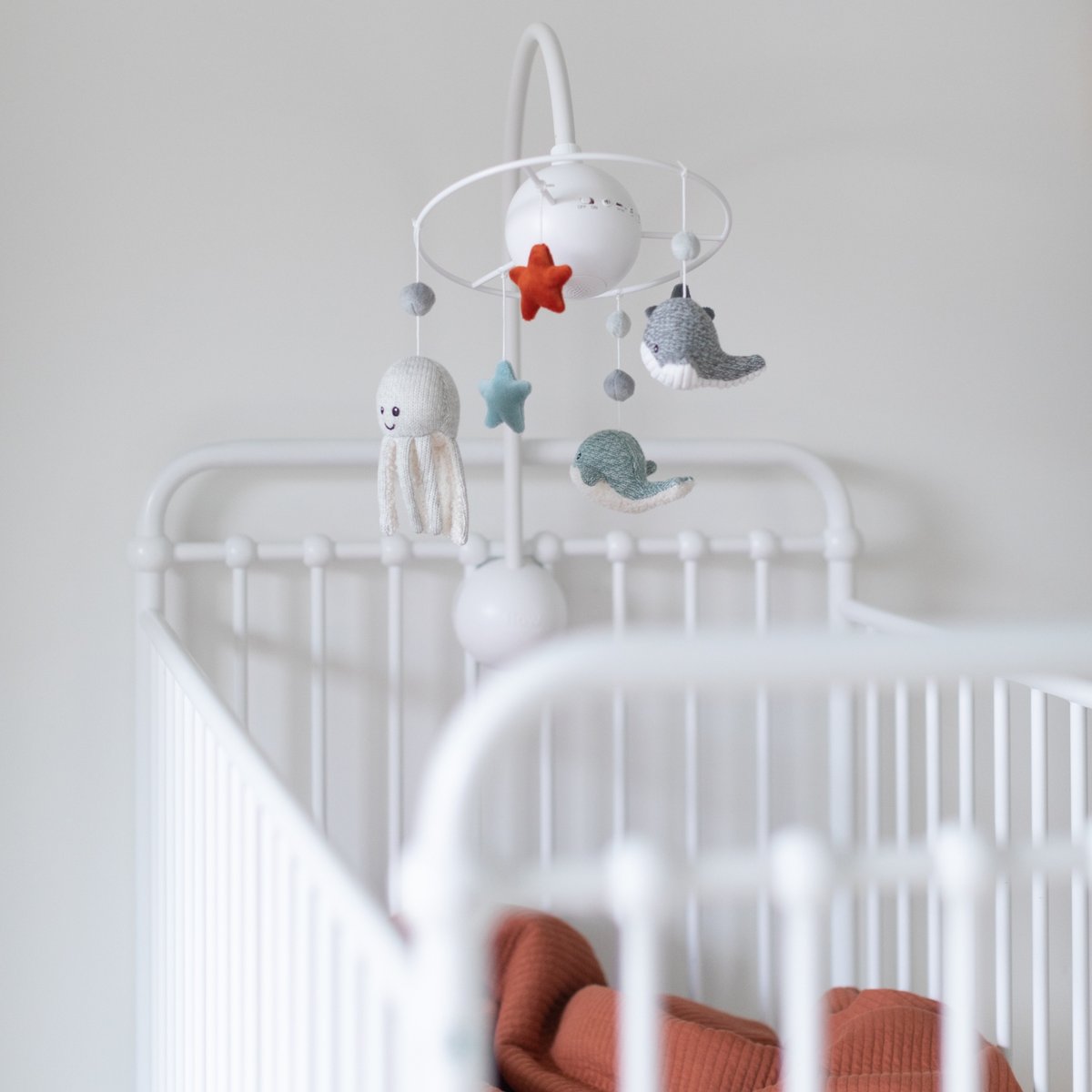 Mobile pour bébé orange, vert, blanc, FLOW