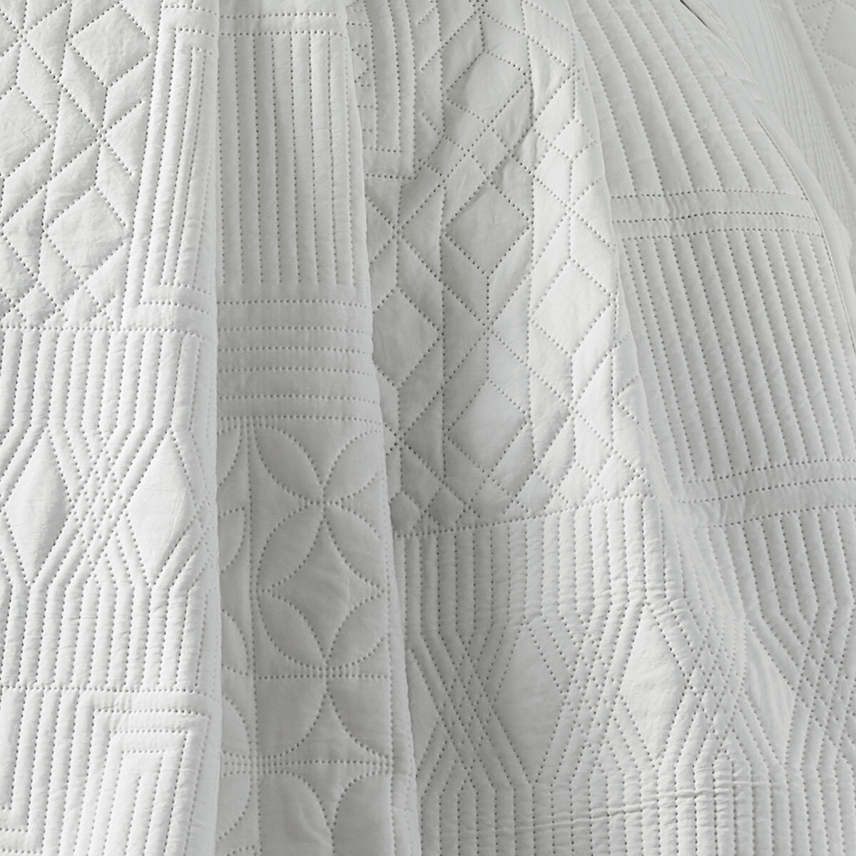Folkstone Geo Bedspread white, CATHERINE LANSFIELD