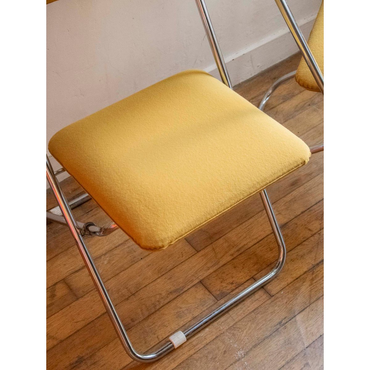 Paire de chaises jaune moutarde pliantes Alma N°1647 - Bon état jaune, DEBONGOUT