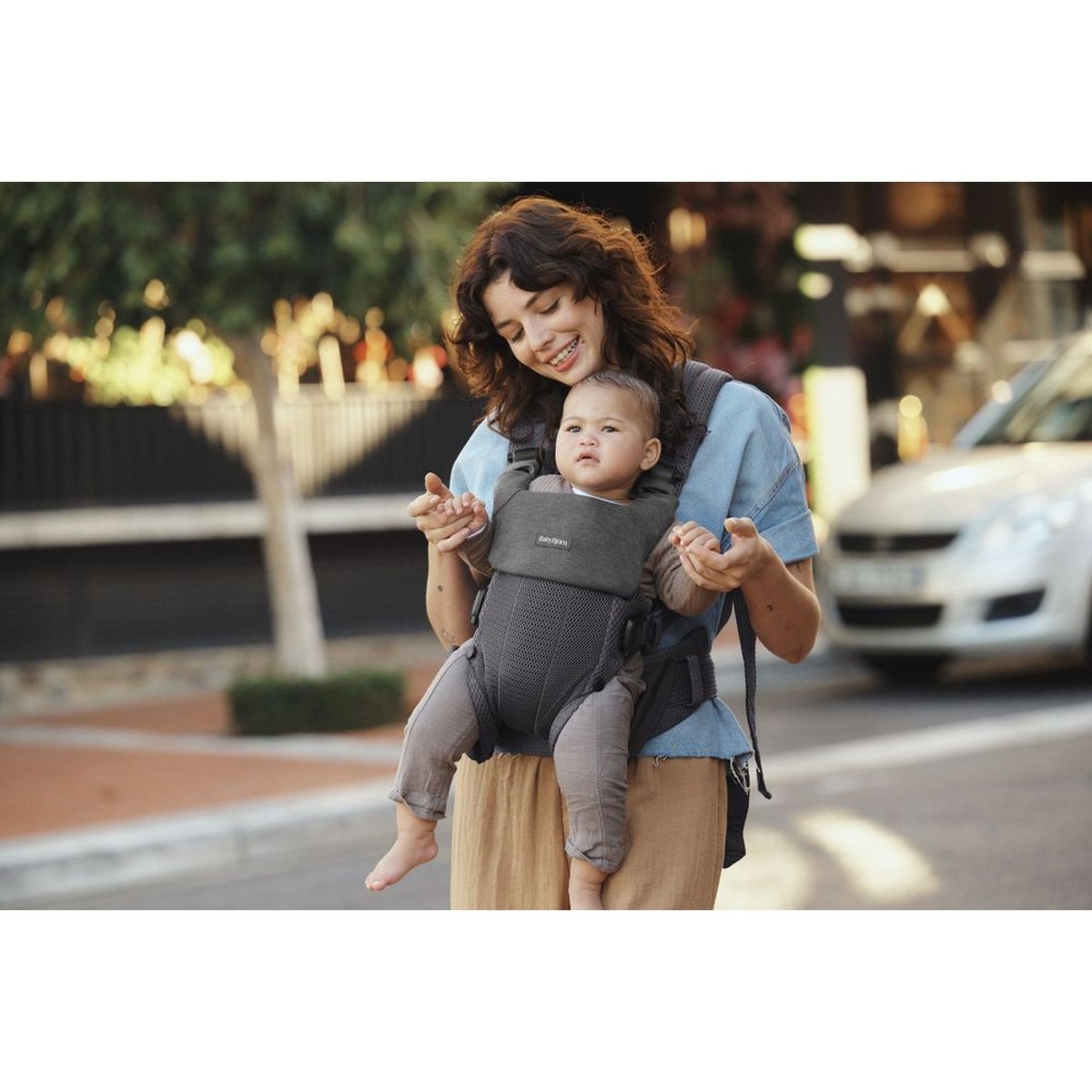 Bavoir pour porte bébé Harmony Gris foncé gris foncé, BABYBJORN