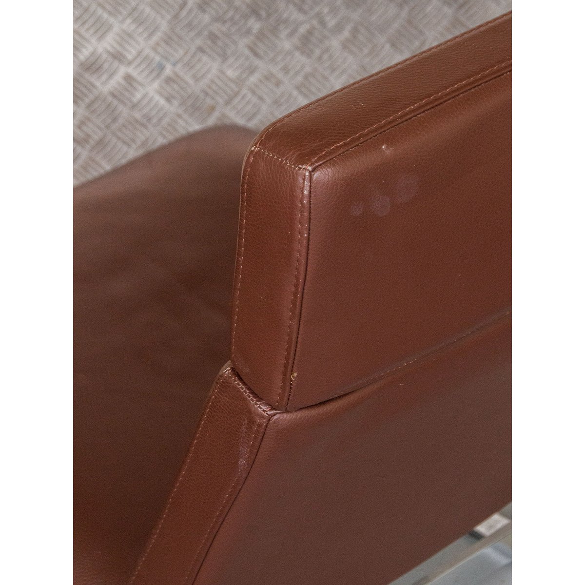Fauteuil en cuir marron Jakob N°367 - Bon état marron, DEBONGOUT