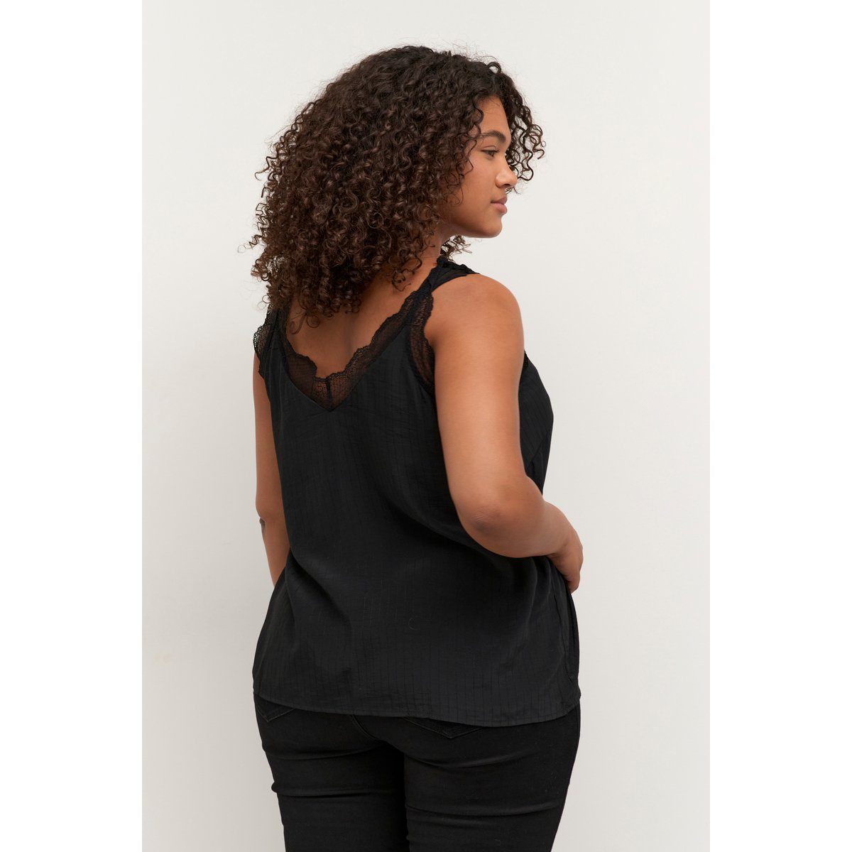 Sleeveless blouse noir black, KAFFE CURVE