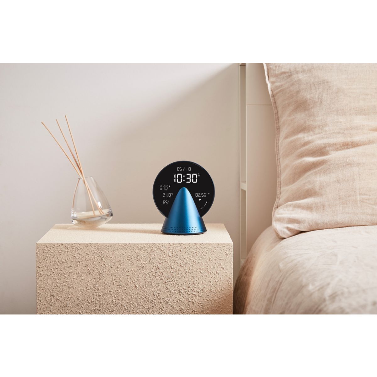 Radio réveil Conic Clock avec fonction Bluetooth Bleu couleur unique, LEXON