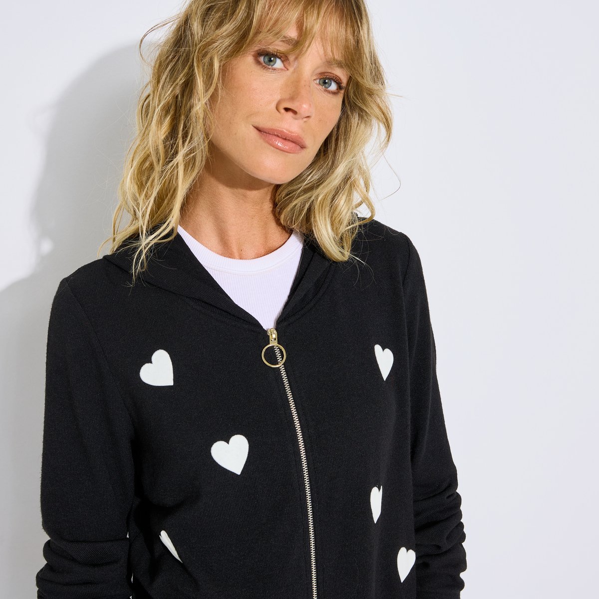 Sweat zippé à capuche motif cœurs noir, GRAIN DE MALICE