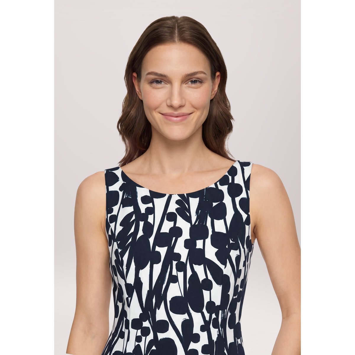 Robe de cocktail à imprimé blanc/bleu, VERA MONT