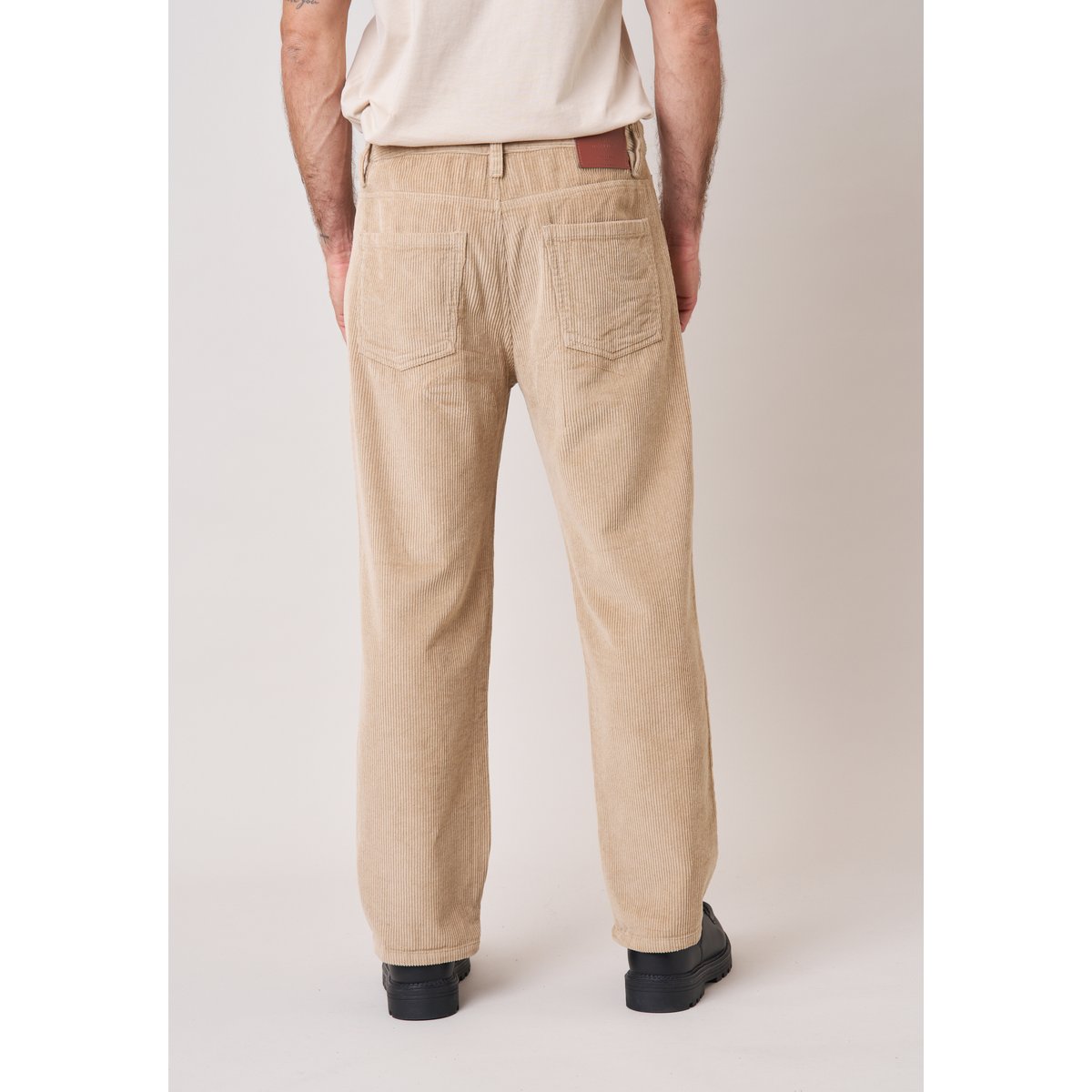 Pantalon regular homme en velours côtelé 100% coton GUIBS sand, DEELUXE
