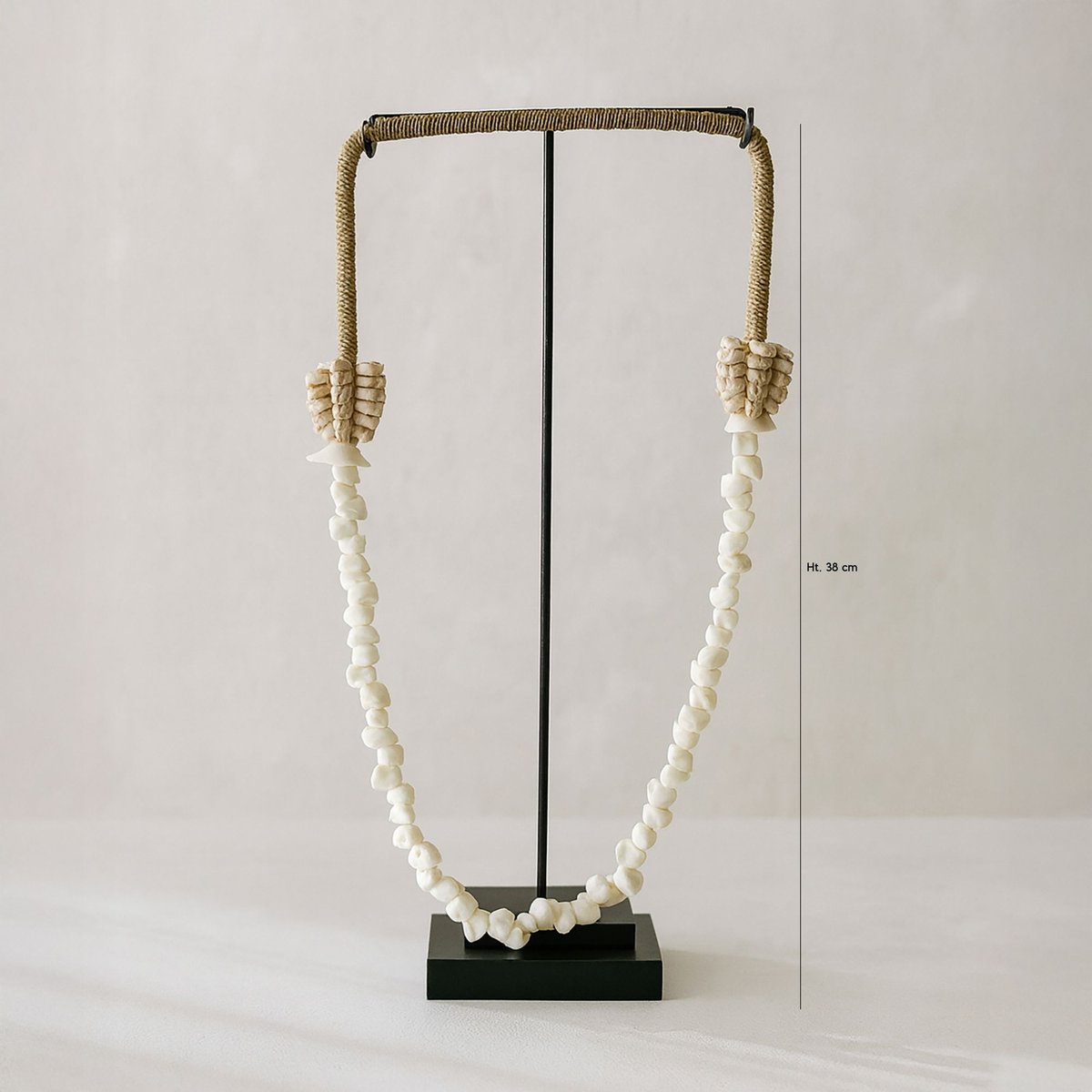 Collier en coquillages avec socle en métal blanc-noir, NOW'S HOME