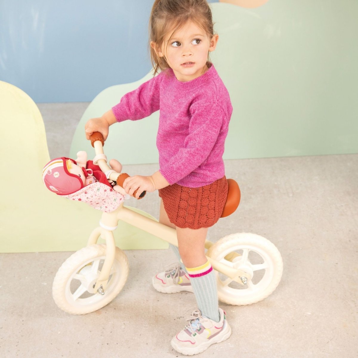 Poupée Lena et son siège vélo rouge, rose, jaune, LILLIPUTIENS