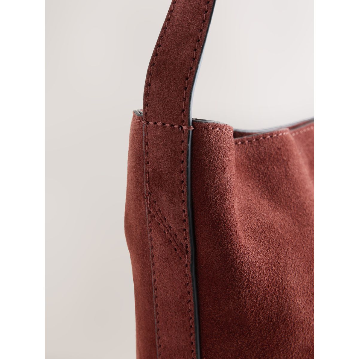 Sac seau porté épaule en cuir souple marron rouille, NEXT