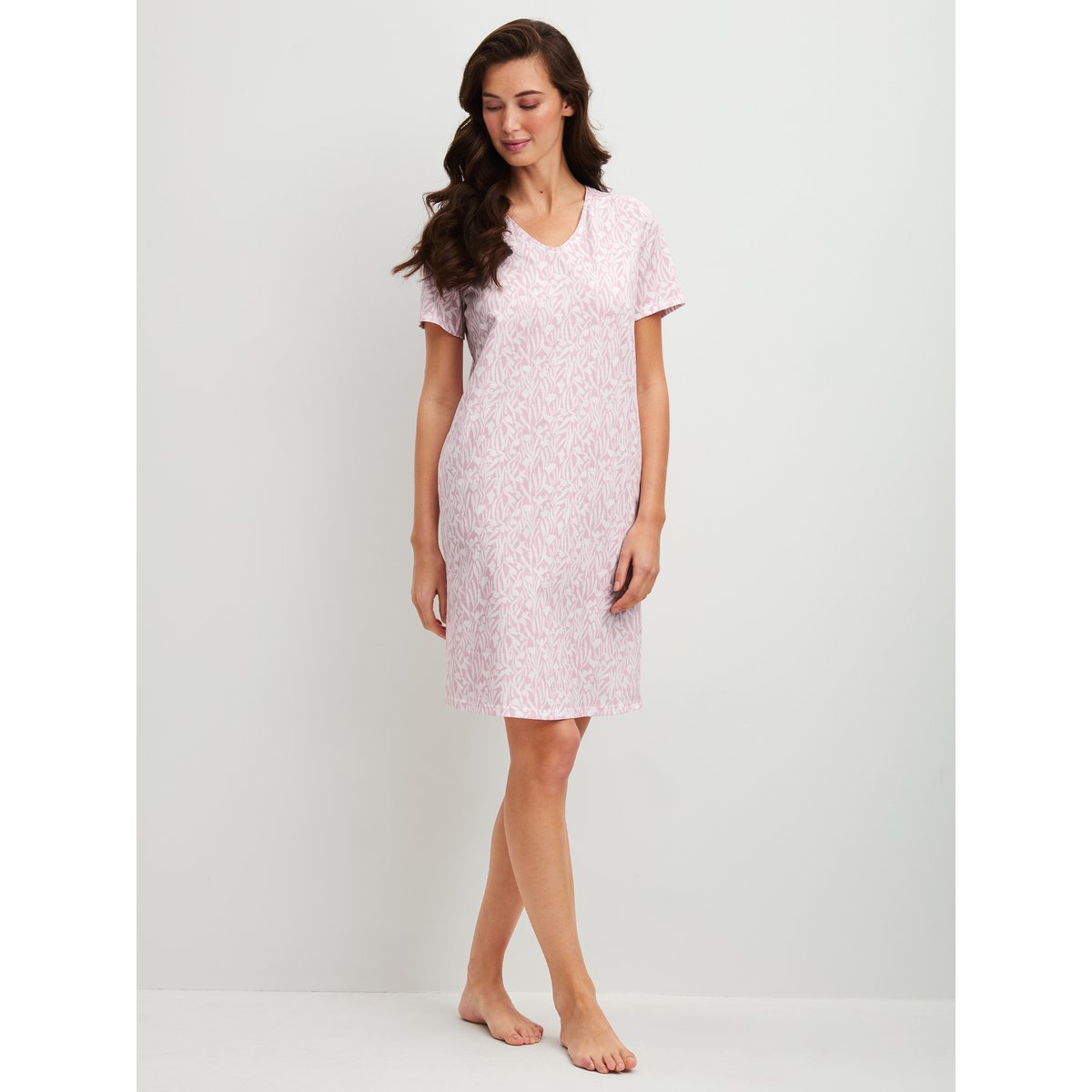 Chemise de nuit, longueur 90cm manches courtes Coton FLOWER NIGHTS lilas parfumé, CALIDA