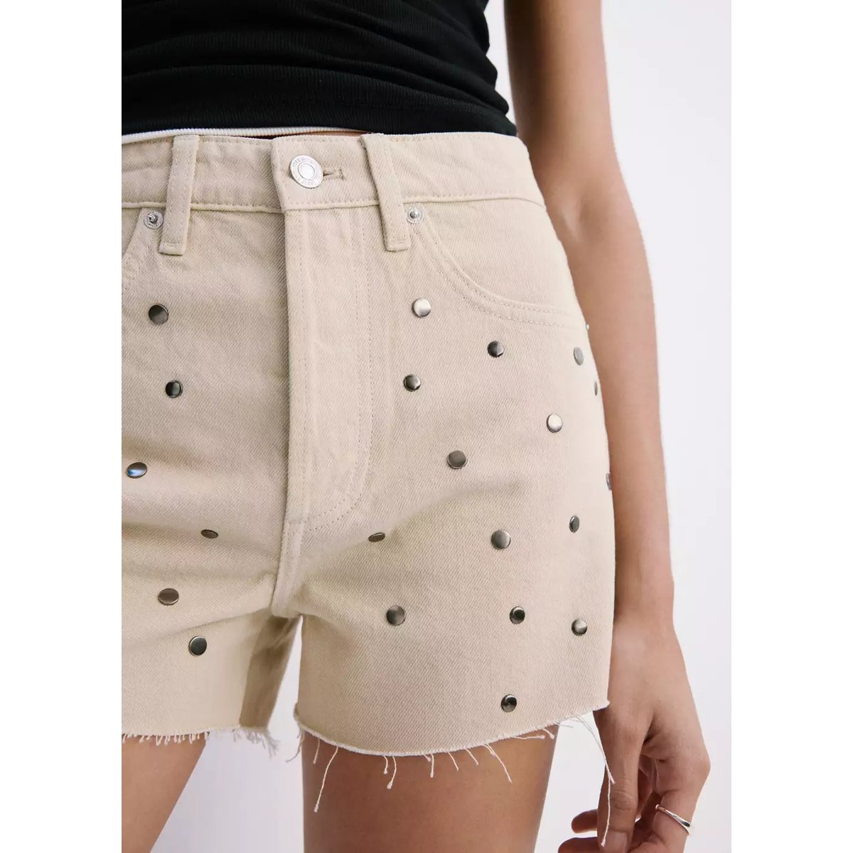 Short en jean à clous sable, MANGO