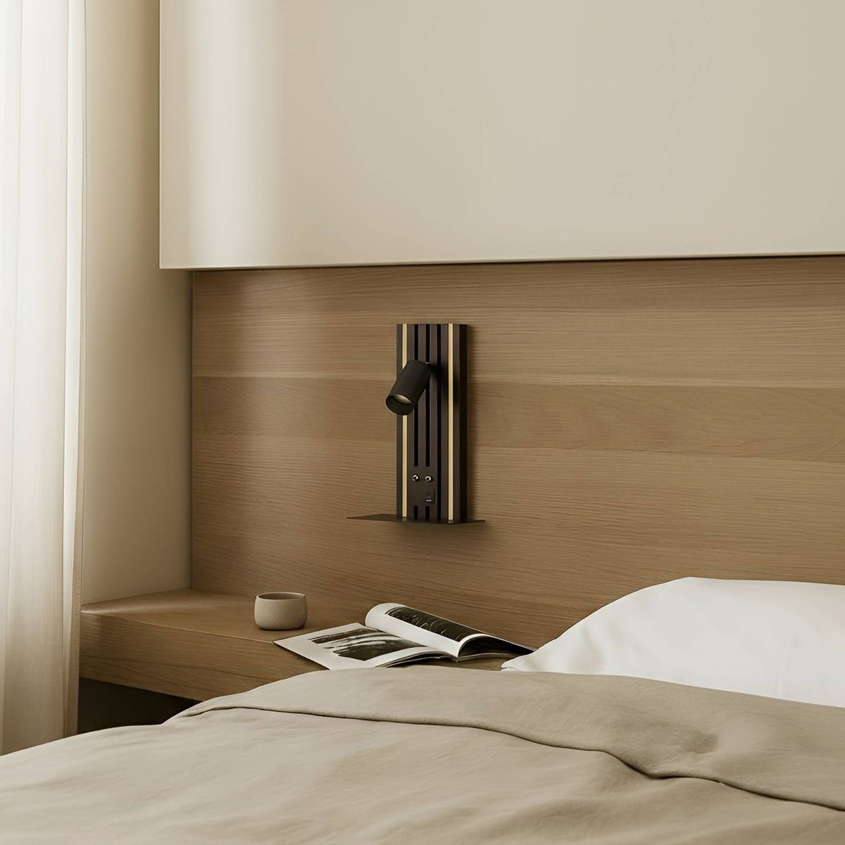 Applique en bois moderneLED, Tiron bois foncé, noir, LUCANDE