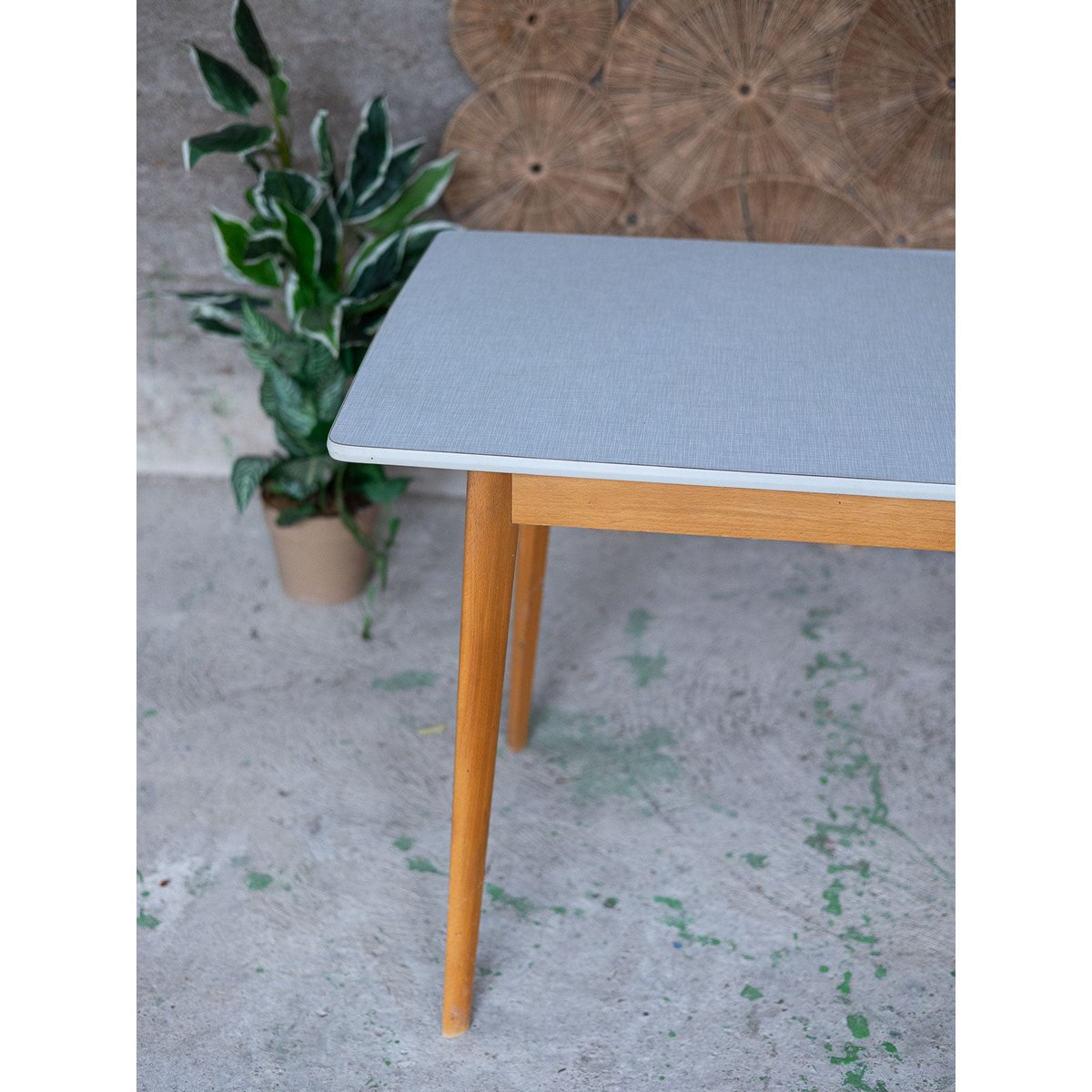Table à manger scandinave Karla N°1289 - Bon état bois clair, DEBONGOUT