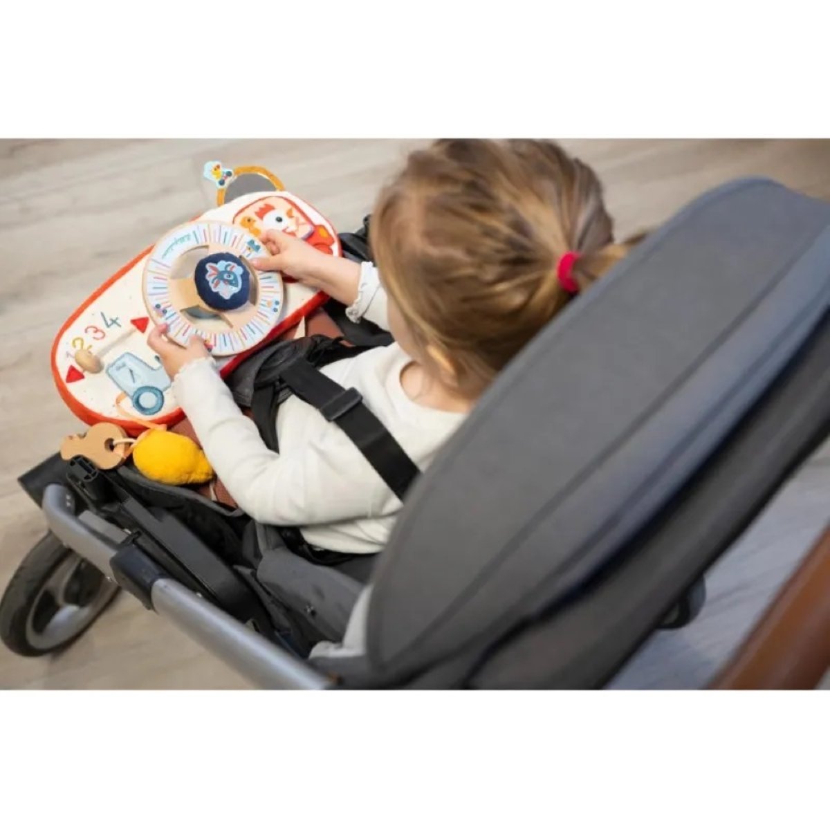 Panneau d'activités Ferme en voiture multicolore, LILLIPUTIENS