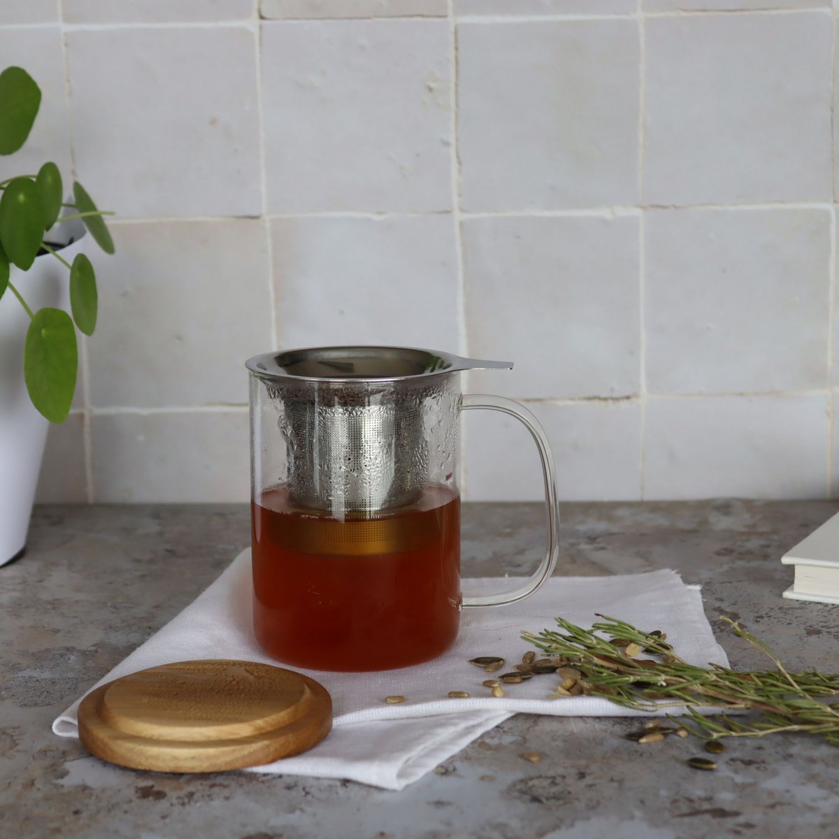 Tisanière en verre et couvercle en bois d'acacia 450ml, GUSTAVE blanc, OGO LIVING