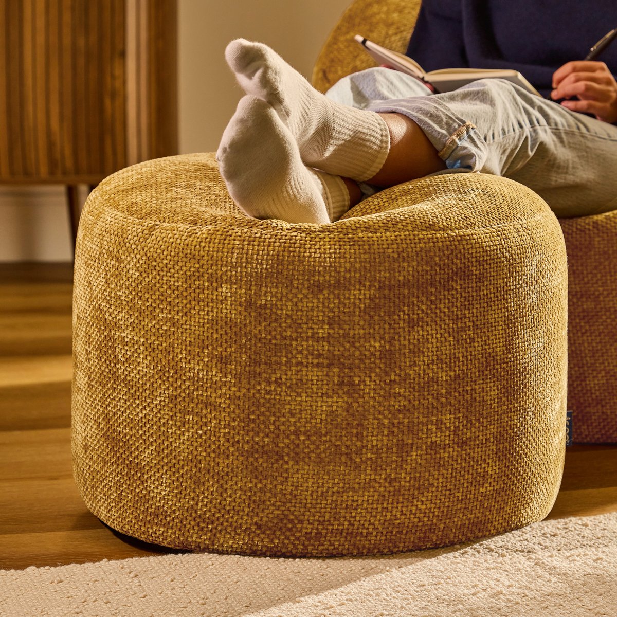 Pouf repose-pieds rond en tissu chenille Oeko-Tex® - MILANO moutarde, ICON