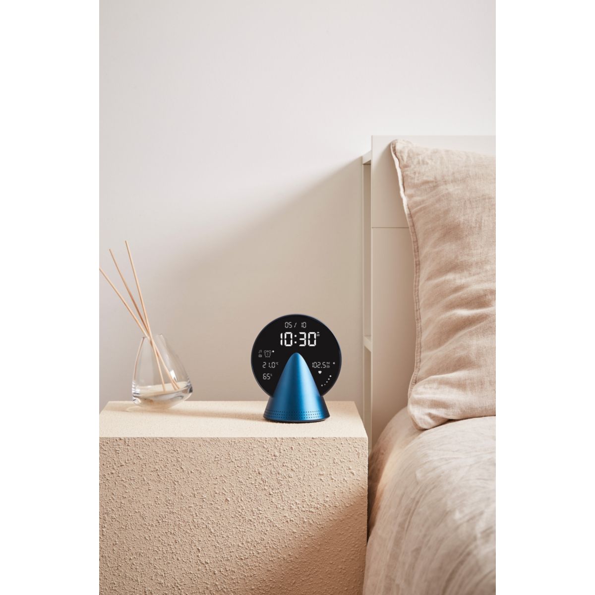 Radio réveil Conic Clock avec fonction Bluetooth Bleu couleur unique, LEXON