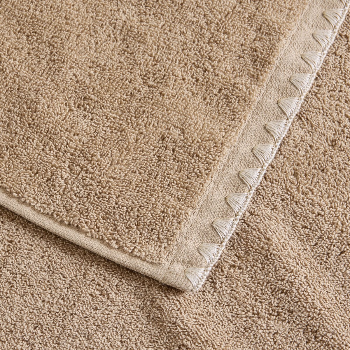 Tapis De Bain en Éponge unie et point feston triangulaire NERYDA beige lin, MADURA
