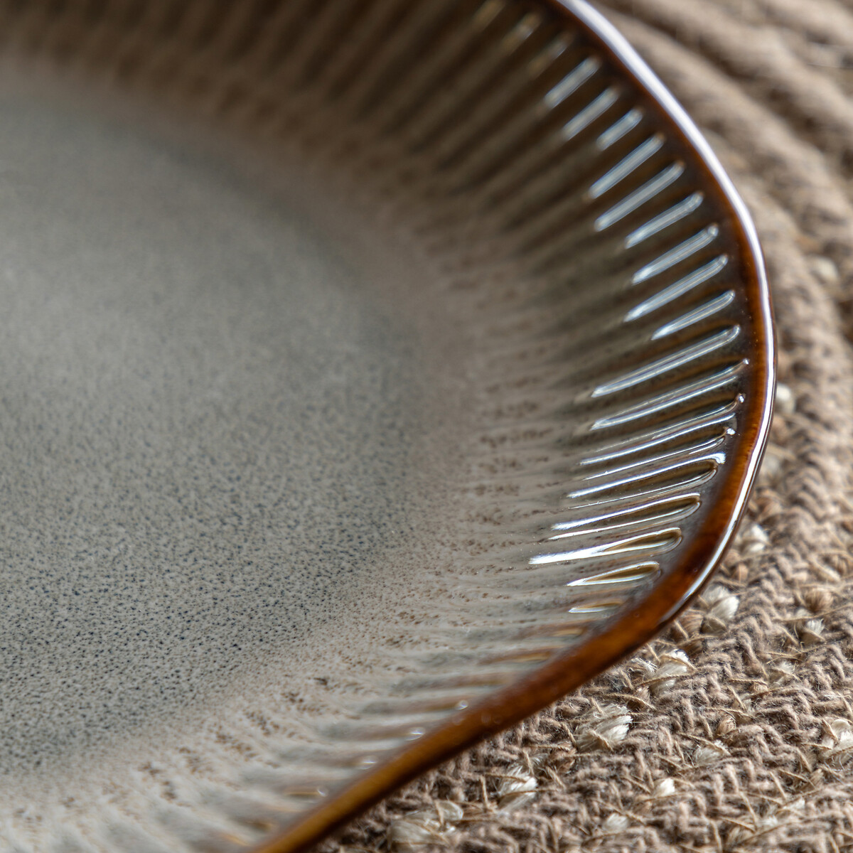 Set of 4 Harville Ridged Dinner Plates in Stone brown , ÉDITÉ