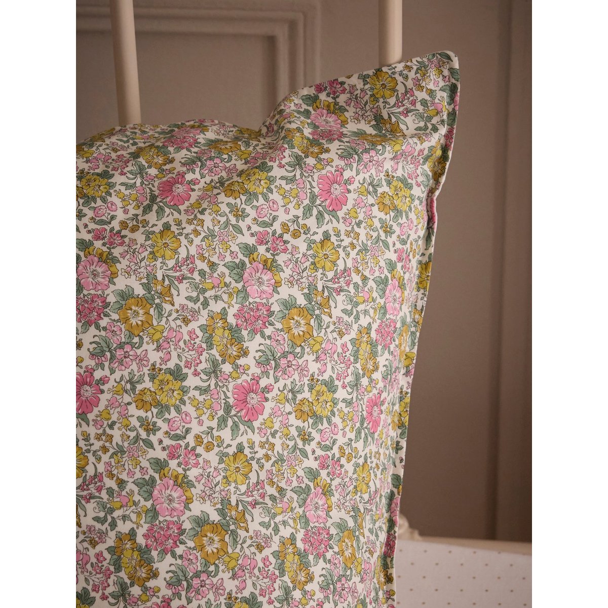 Taie d'oreiller Tissu Liberty "Clare Rich" liberty clare rich ecru, CYRILLUS