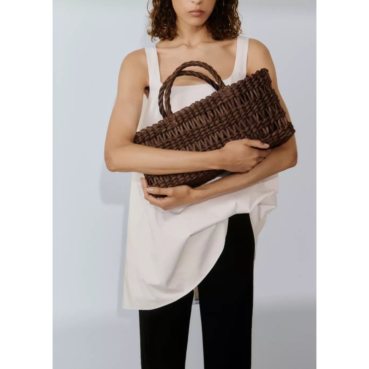 Sac moyen tote en fibres naturelles chocolat, MANGO