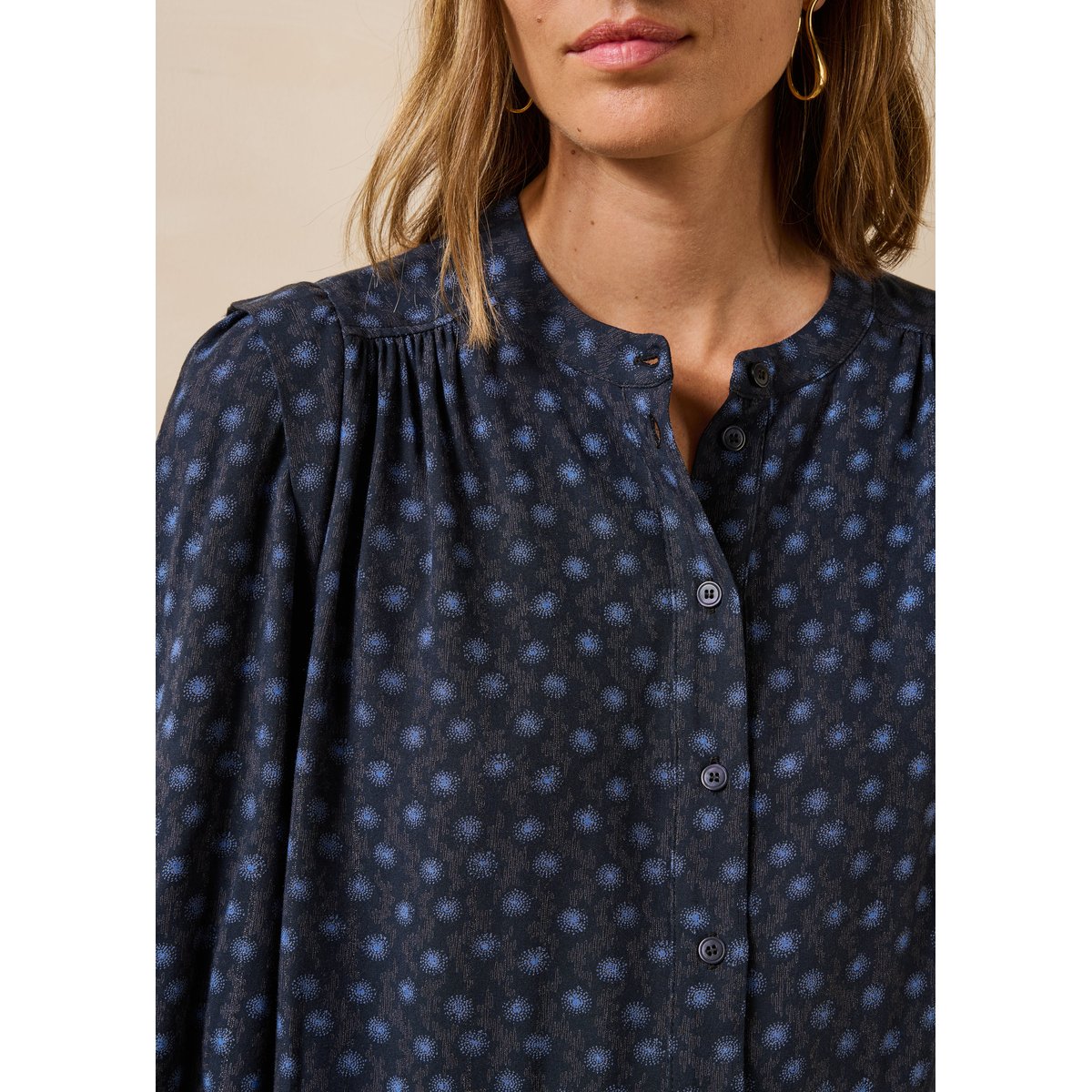 Robe courte manches longues à imprimé bleu, LA FEE MARABOUTEE