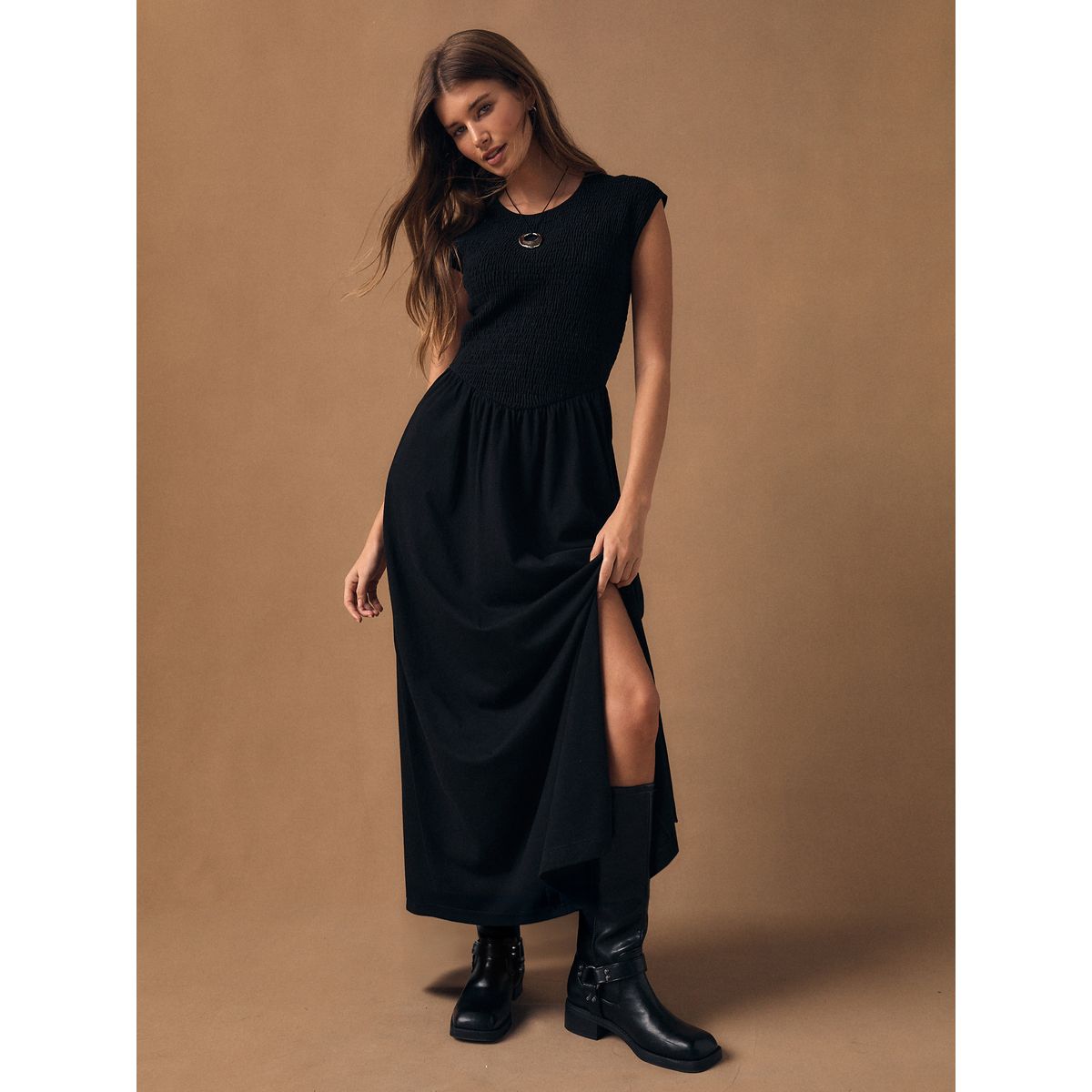 Robe mi-longue froncée en jersey à mancherons noir, NEXT