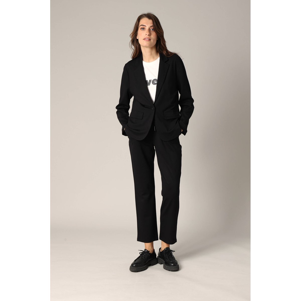 Blazer coupe droite avec col à revers et poches passepoilées PENILLA black, DEELUXE