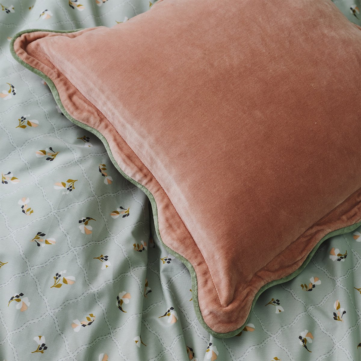 Housse de coussin en velours vert, FESTON poudre, DESFORGES