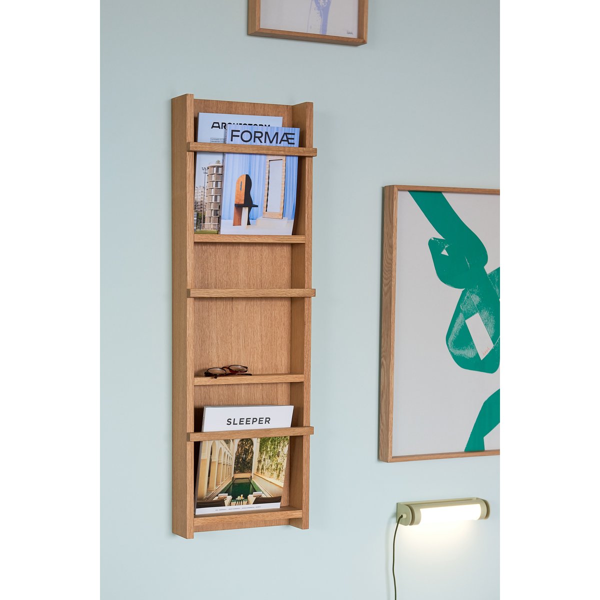 Porte-revues en placage de chêne et bois de chêne VERTIGO naturel, HUBSCH