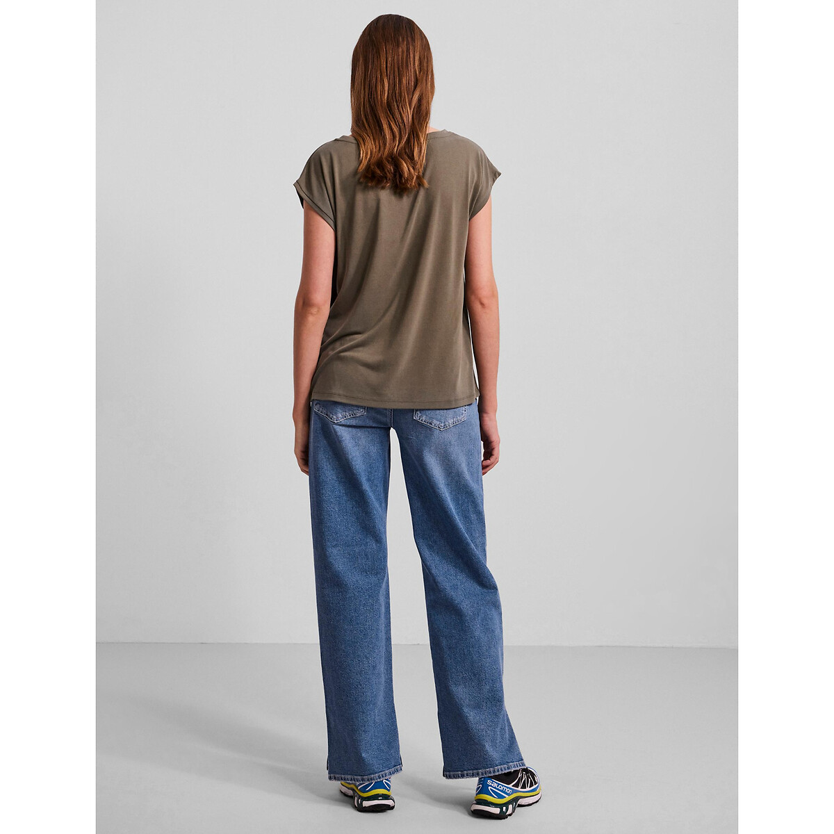 T-shirt, col V kaki, PIECES