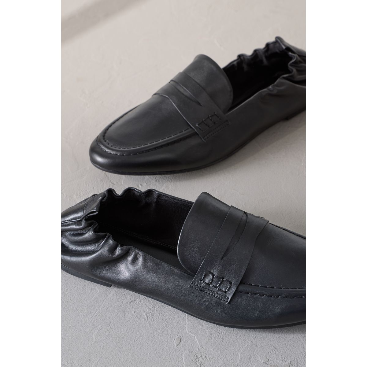 Mocassins à bout rond et arrière froncé noir, NEXT