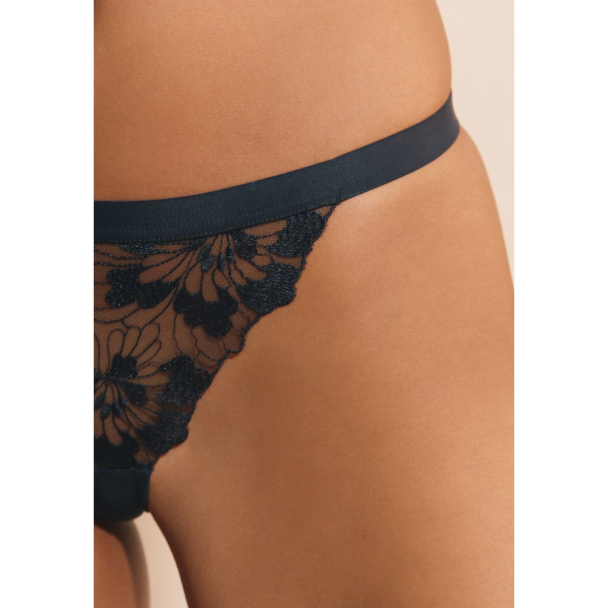 Tanga en broderie florale MIRA marine, ETAM